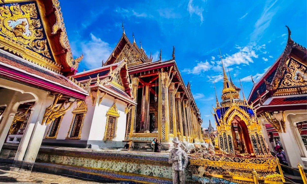  Temple of the Emerald Buddha (Wat Phra Kaew)