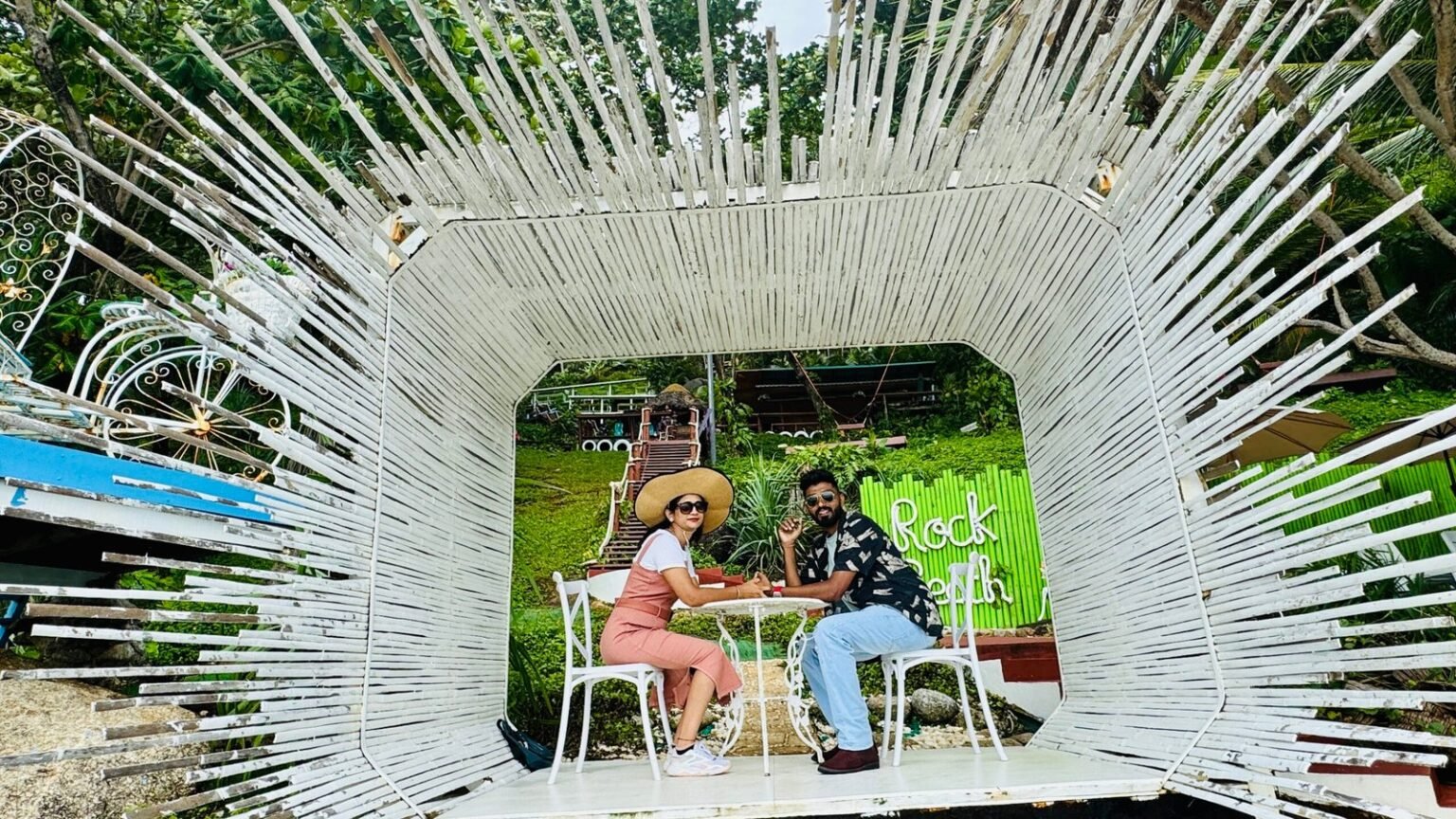 Rock beach swing
